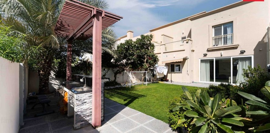 Вилла с 3 спальнями в Дубай, ОАЭ №141249