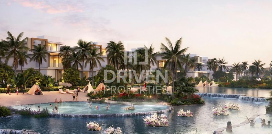 5 bedrooms Townhouse in Dubai, UAE No. 188566