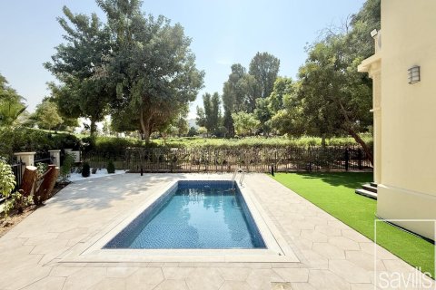 Villa de 4 dormitorios  No. 123666 2