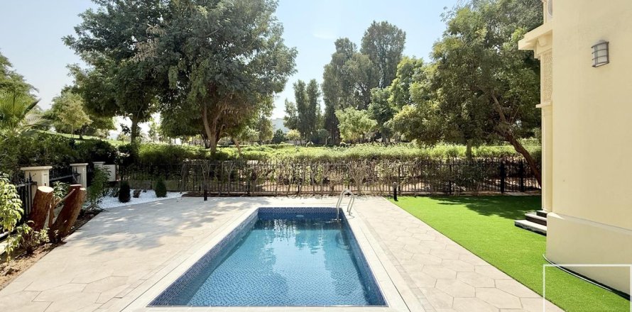 Villa de 4 dormitorios  No. 123666