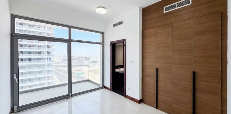 2 bedrooms Apartment in Dubai, UAE No. 198633