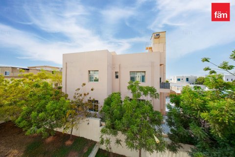 5 bedrooms Villa in Al Barsha, UAE No. 198631 9