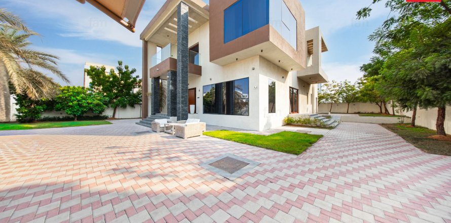 5 bedrooms Villa in Al Barsha, UAE No. 198631
