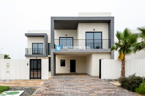 Villa de 4 dormitorios en  Yas Island, UAE No. 149758