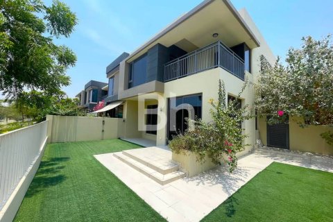 Townhouse de 5 dormitorios  No. 114649 2