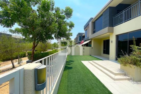 Townhouse de 5 dormitorios  No. 114649 3