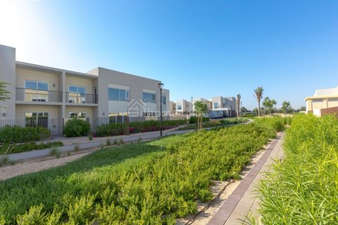 Квартира с 2 спальнями в EMAAR South, ОАЭ №164938 3