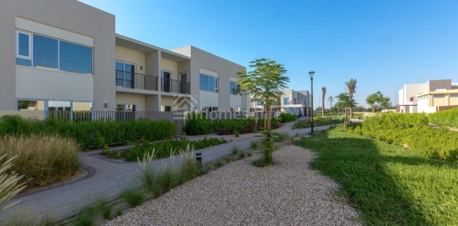 Квартира с 2 спальнями в EMAAR South, ОАЭ №164938