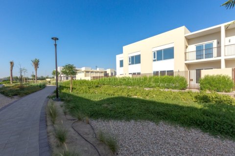 Квартира с 2 спальнями в EMAAR South, ОАЭ №164938 4