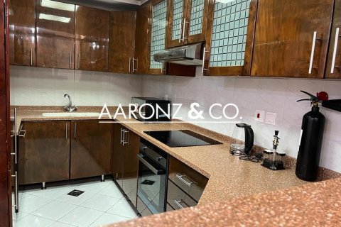 Квартира с 2 спальнями в Дубай Марина, ОАЭ №135122 11