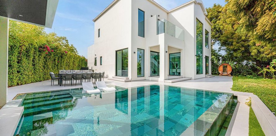 Villa de 4 chambres à Jumeirah Islands, UAE No. 144389