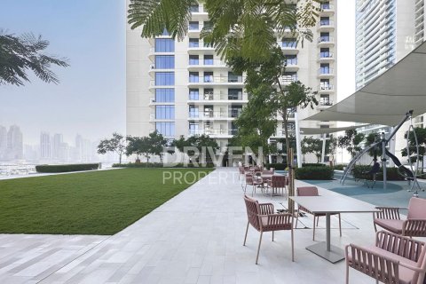 Квартира с 3 спальнями в EMAAR Beachfront, ОАЭ №193092 5