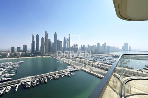Квартира с 3 спальнями в EMAAR Beachfront, ОАЭ №193092