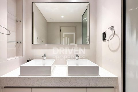 Квартира с 3 спальнями в EMAAR Beachfront, ОАЭ №193092 13