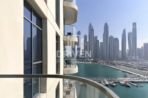 Квартира с 3 спальнями в EMAAR Beachfront, ОАЭ №193092 11