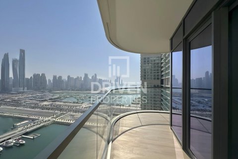 Квартира с 3 спальнями в EMAAR Beachfront, ОАЭ №193092 7