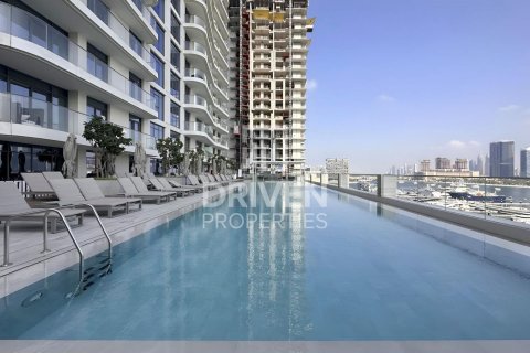 Квартира с 3 спальнями в EMAAR Beachfront, ОАЭ №193092 4