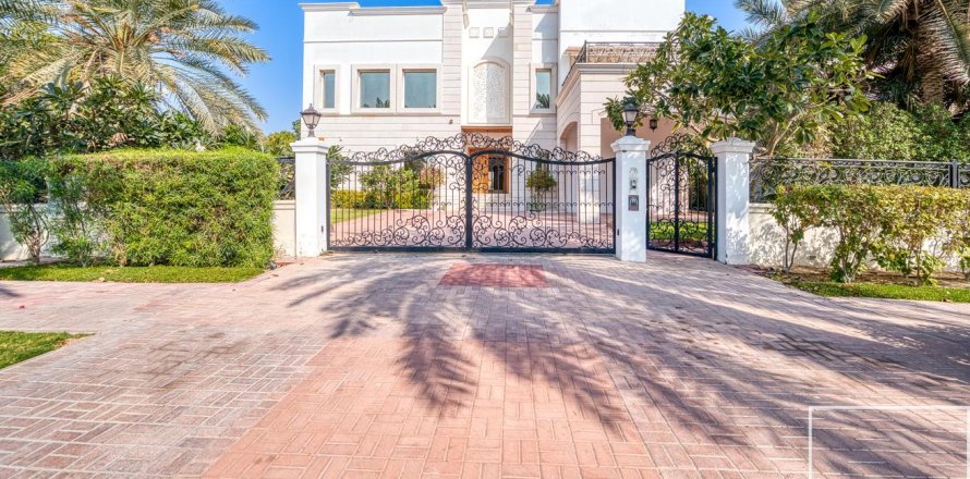 Вилла с 7 спальнями в Emirates Hills, ОАЭ №136684