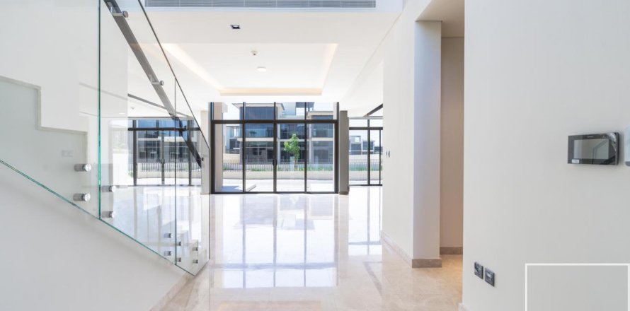 Вилла с 5 спальнями в Golf Place, ОАЭ №136686