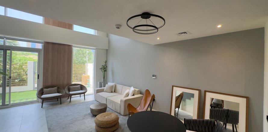 2 bedrooms Townhouse in Dubai, UAE No. 166012