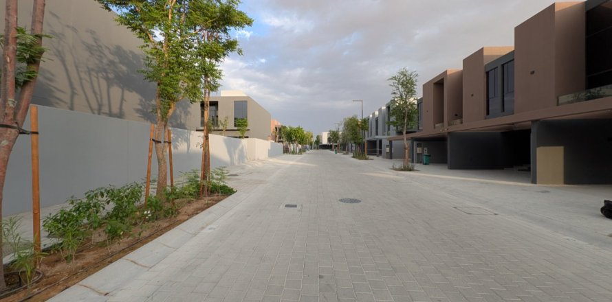 Townhouse de 2 chambres à Tilal City, UAE No. 204811
