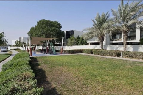 2 bedrooms Villa in Dubai, UAE No. 204810 7