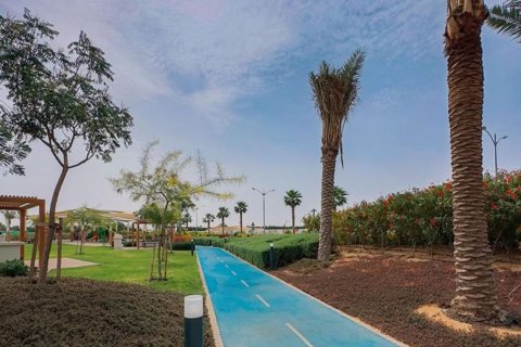 2 bedrooms Villa in Dubai, UAE No. 204810 8
