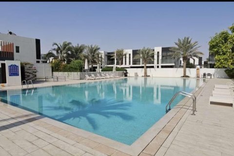 2 bedrooms Villa in Dubai, UAE No. 204810 5