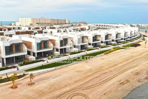 2 bedrooms Townhouse in Mina Al Arab, UAE No. 9978 4