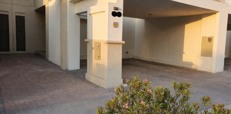 3 bedrooms Townhouse in Dubai, UAE No. 183348