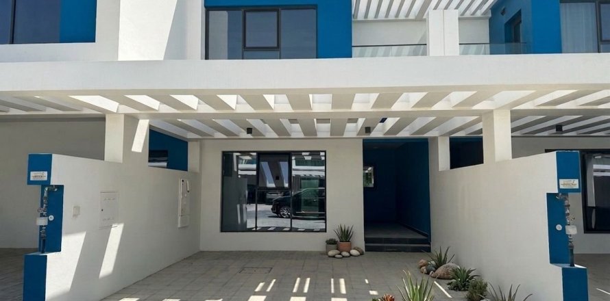 4 bedrooms Townhouse in Dubai, UAE No. 184462
