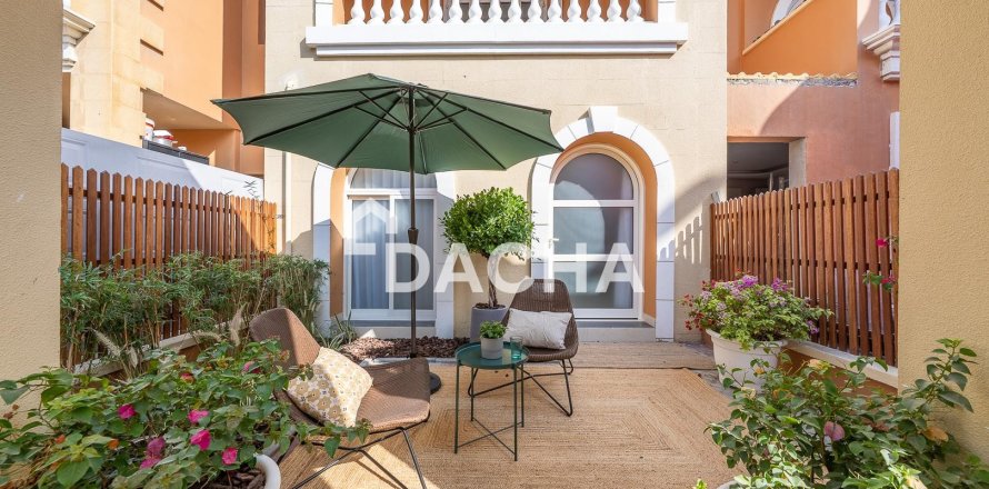 4 bedrooms Villa in District 15, UAE No. 186091