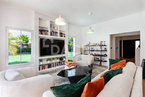 2 bedrooms Villa in Jumeirah Village Triangle, UAE No. 186097 5