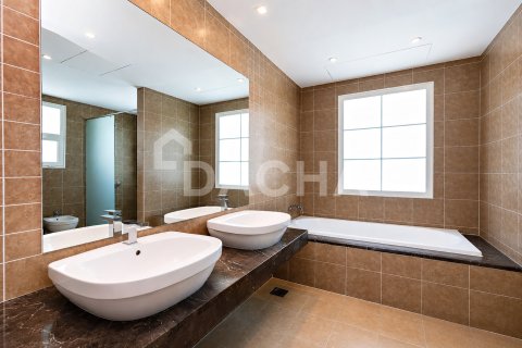 2 bedrooms Villa in Jumeirah Village Triangle, UAE No. 186097 20