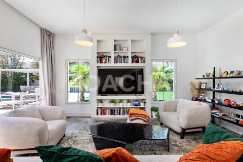 2 bedrooms Villa in Jumeirah Village Triangle, UAE No. 186097 10
