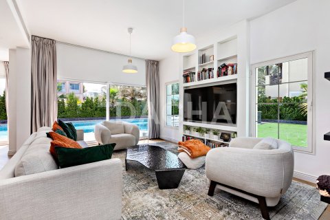 2 bedrooms Villa in Jumeirah Village Triangle, UAE No. 186097 3