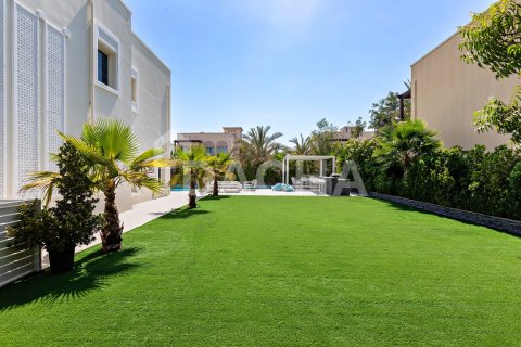 2 bedrooms Villa in Jumeirah Village Triangle, UAE No. 186097 27