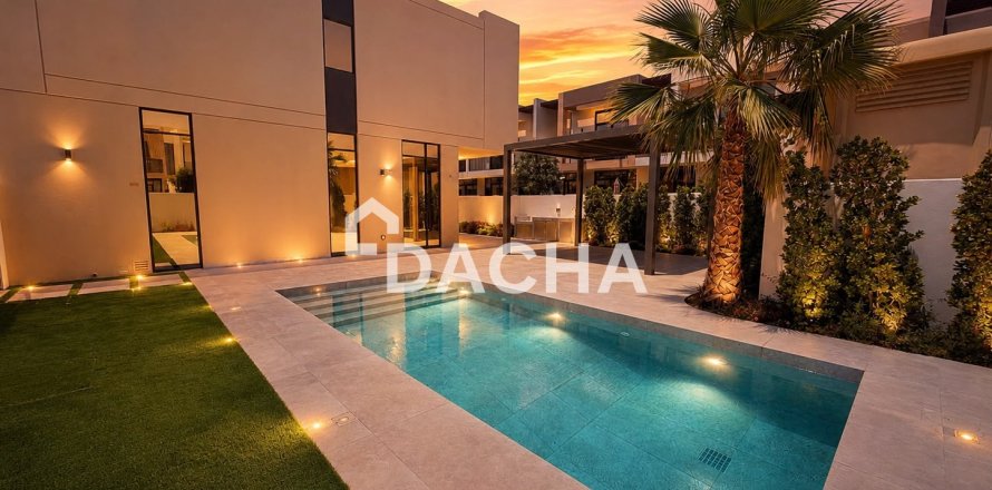 Villa de 4 dormitorios en EMAAR South, UAE No. 165722