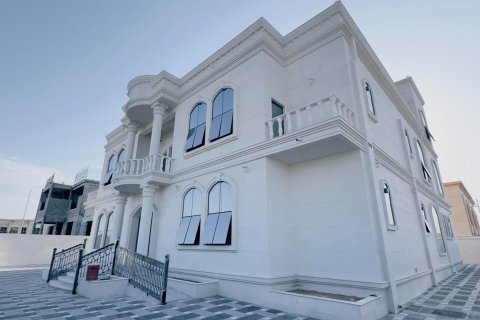 8 bedrooms Villa in Seih Al Uraibi, UAE No. 184300 10