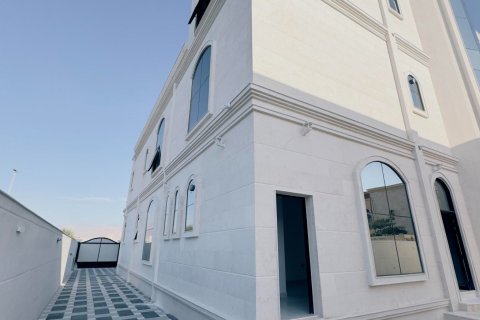 8 bedrooms Villa in Seih Al Uraibi, UAE No. 184300 3