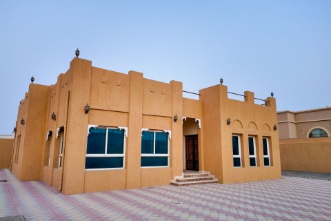 3 bedrooms Villa in Al Dhait, UAE No. 184297 2