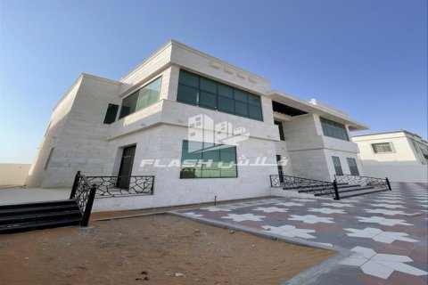 5 bedrooms Villa in Ras Al Khaimah, UAE No. 184299 6
