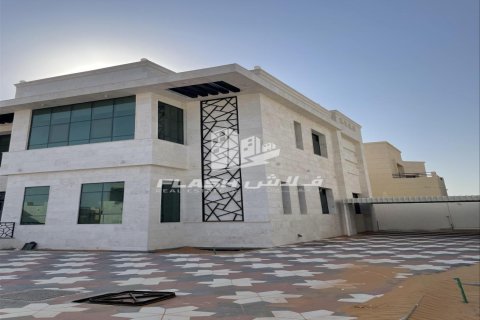 5 bedrooms Villa in Ras Al Khaimah, UAE No. 184299 4