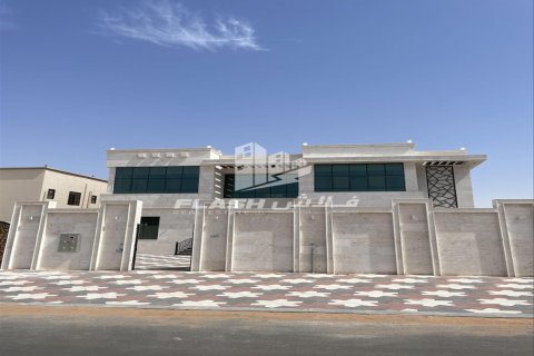 5 bedrooms Villa in Ras Al Khaimah, UAE No. 184299 3