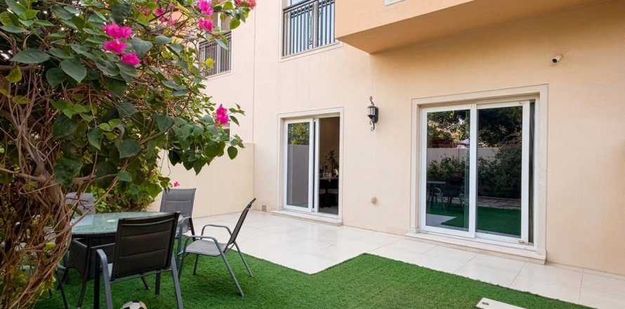 Townhouse de 3 dormitorios en Dubai, UAE No. 166477