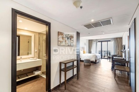 Studio Apartment in The Crescent, UAE No. 202074 6