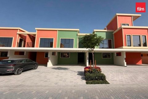 4 bedrooms Townhouse in Dubai, UAE No. 198374