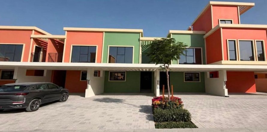 4 bedrooms Townhouse in Dubai, UAE No. 198374