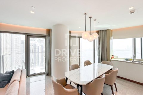 Apartment de 3 dormitorios en Address Harbour Point, UAE No. 204648 5