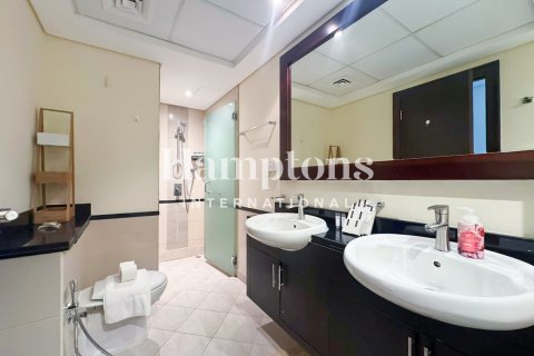 Apartment de 2 dormitorios en The Views 1, UAE No. 147996